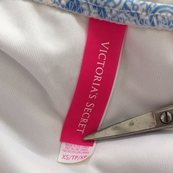 Victoria’s Secret set of 2 bikini bottoms - Picture 6 of 10